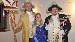 Christina die Zweite und Harry der Erste mit Hofmarschall Bernhard Stolz (li.)