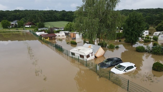 Dramatische Szenen haben sich in der Nacht auf 9. Juni am Burger See abgespielt. Das Hochwasser hat eine Spur der Verwüstung hinterlassen. (Bild: Privat)