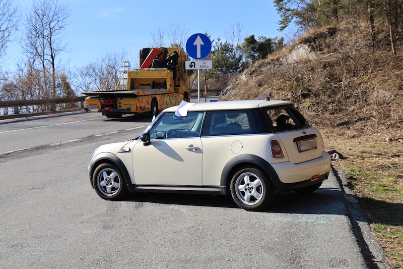 Der Wagen des Opfers stand am Sonntag auf dem Parkplatz an der Seefelder Straße knapp unterhalb der Linserkurve. (Bild: Birbaumer Christof)