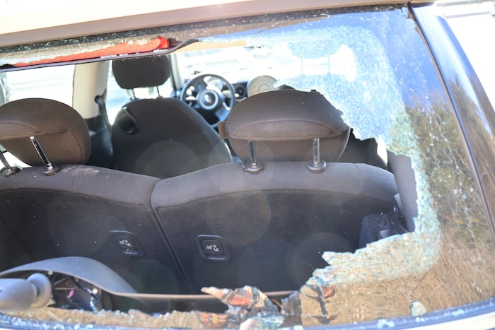 Das Auto des Opfers wurde von den Tätern im Anschluss an den Überfall auch noch demoiliert.