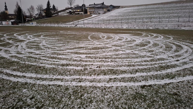 Am 15. Jänner hatte der Rowdy erstmals am Rasen seine Reifenspuren hinterlassen. (Bild: SV Waldzell)