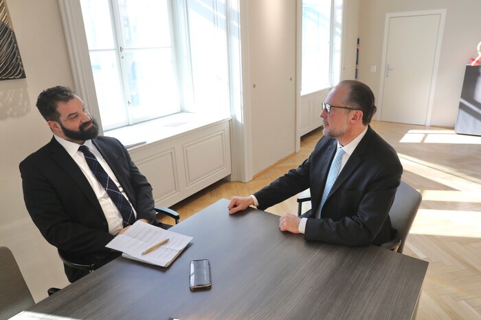 Schallenberg beim Interview mit „Krone“-Außenpolitik-Redakteur Clemens Zavarsky