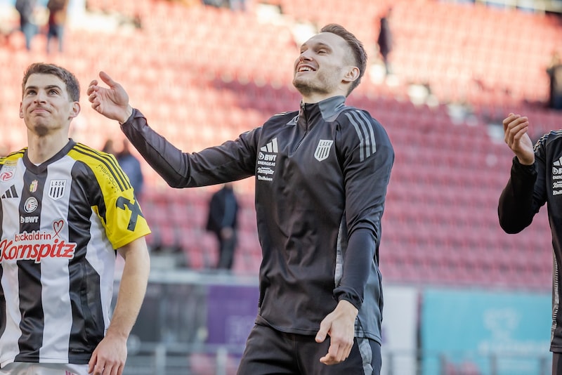 LASK striker Entrup celebrates as match winner (Bild: GEPA)