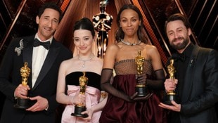 Die besten Darsteller des Jahres: Adrien Brody, Mikey Madison, Zoe Saldaña und Kieran Culkin  (Bild: Krone KREATIV/Jordan Strauss / AP / picturedesk.com)