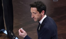 Adrien Brody mit Kaugummi