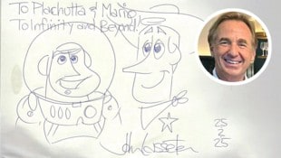 Nach dem guten Mahl wurde für Hausherren Mario Plachutta direkt eine „Toy Story“-Skizze von John Lasseter angefertigt.  (Bild: Krone KREATIV/Plachutta)