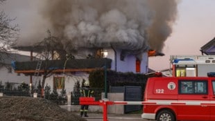 Die Flammen schlugen schon aus den Fenstern. (Bild: Matthias Lauber/laumat.at)