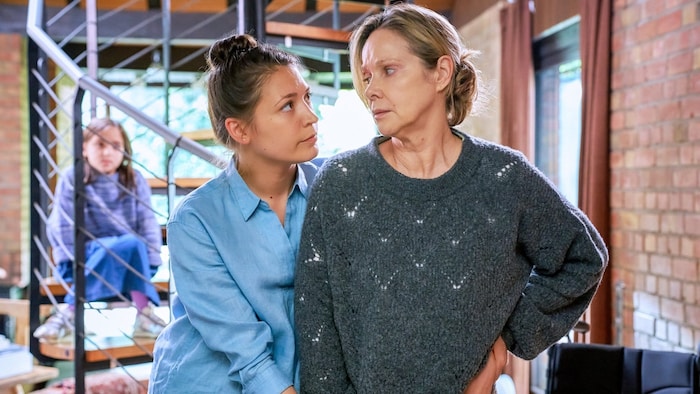 Die Pflegerin Iryna bringt frischen Wind ins Haus der Schusters – und auch in deren eingefahrene ...