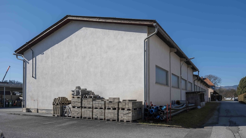 In dieser Halle nahe der Bärnbacher Hauptstraße hat sich am Faschingsonntag eine erschütternde Bluttat ereignet. (Bild: Jürgen Fuchs)