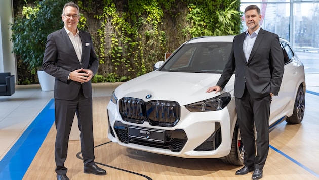 Alexander Bamberger, CEO BMW Austria (links) und Klaus von Moltke, Geschäftsführer BMW Group Werk Steyr. (Bild: BMW Group Austria / APA-Fotoservice / Juhasz)