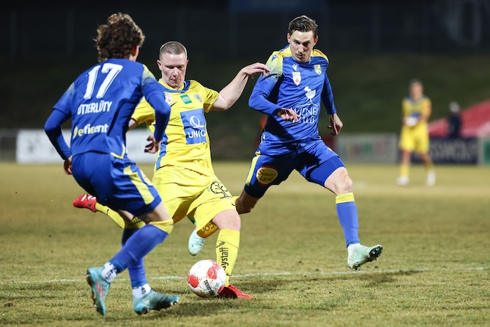 Stripfings Kerschbaumer (re.) und Sutterlüty kämpfen um den Verbleib in der 2. Liga.