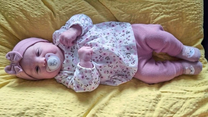 Herzige kleine Elena Christine Stefanie aus Straß 