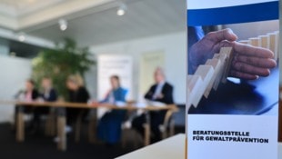 Das Gewaltschutzzentrum, der Verein Suchthilfe Tirol und die Beratungsstelle für Gewaltprävention informierten in einer Pressekonferenz. (Bild: Birbaumer Christof)