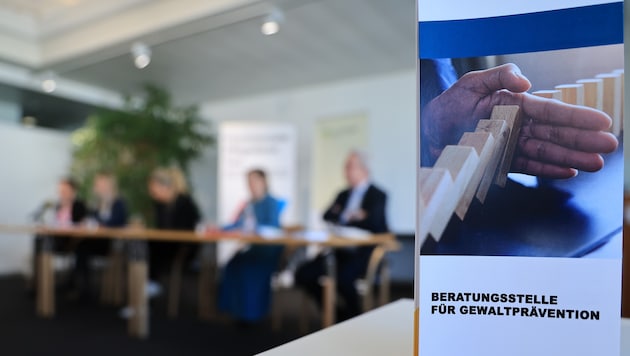 Das Gewaltschutzzentrum, der Verein Suchthilfe Tirol und die Beratungsstelle für Gewaltprävention informierten in einer Pressekonferenz. (Bild: Birbaumer Christof)