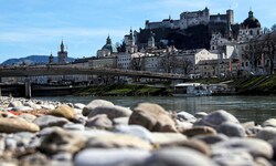 Niedriger Salzach-Pegelstand aufgrund der anhaltenden Trockenheit.