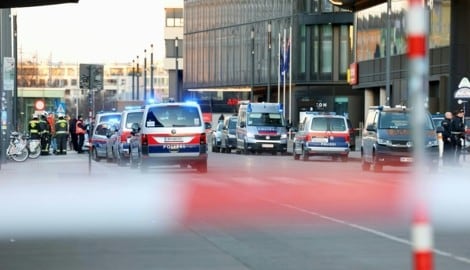 Der Wiener Hauptbahnhof musste Montagnachmittag evakuiert werden. Grund dafür war eine eingehende Drohung. (Bild: APA/TOBIAS STEINMAURER)