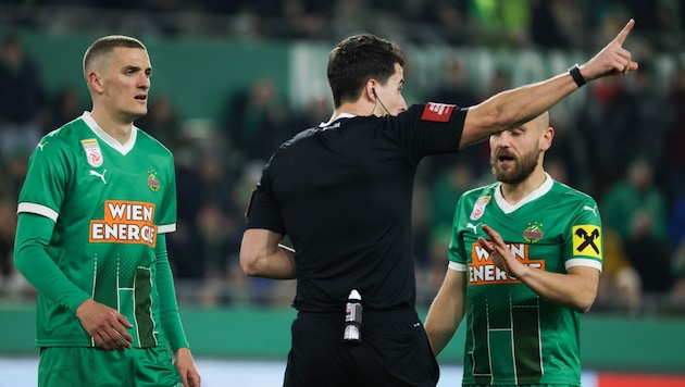 Nenad Cvetkovic (l.) saw red against Altach. (Bild: GEPA)