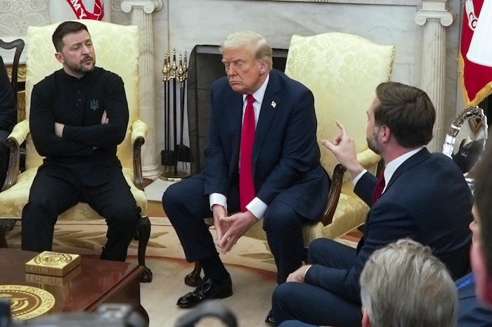... wobei Selenskyj nicht nur von Trump, sondern auch von dessen Vize JD Vance scharf attackiert ...