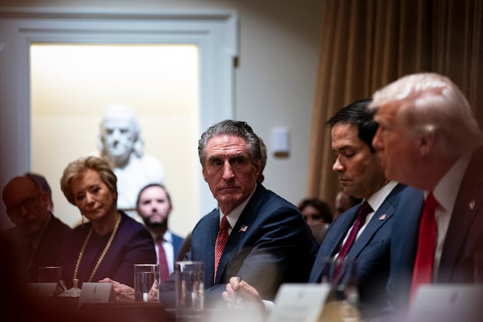 Cabinet meeting in the White House at the end of February: Donald Trump (r.), Linda McMahon (2nd from left)