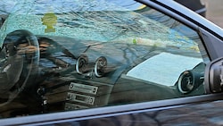 Dieser Zettel, der im Auto des Todeslenkers von Mannheim gefunden wurde, beschäftigt derzeit die Ermittlerinnen und Ermittler. (Bild: AFP/THOMAS LOHNES)