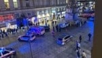 Terror-Alarm im Herzen der Stadt: Ein gestohlener Lieferwagen kracht in die Pestsäule. (Bild: zVg)