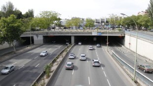 Die Maßnahme soll die CO₂-Belastung auf der 35 Kilometer langen Ringautobahn um Paris ...