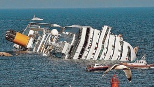 Die Costa Concordia nach ihrer Kenterung im Jahr 2012