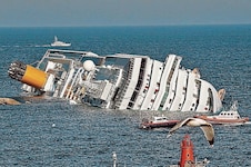 Die Costa Concordia nach ihrer Kenterung im Jahr 2012 (Bild: Gregorio Borgia)