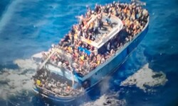 Der Fischkutter Adriana am 14. Juni 2023 mit hunderten Menschen an Bord. Kurz darauf sank er, ...