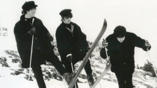 Am Schnee konnten die „echten Beatles“ (ohne George Harrison) nur kurz posieren: Alles Weitere übernahmen ihre Doubles. (Bild: Repro Roland Holitzky)