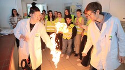 Den Schülern wurde einiges geboten. Es ging auch richtig heiß her.