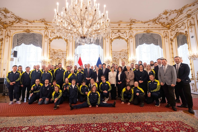 The Special Olympics delegation in the Hall of Mirrors at the Hofburg. (Bild: Peter LECHNER)