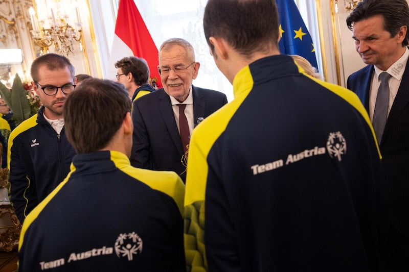 Federal President Alexander van der Bellen wished every athlete every success for the World Winter Games in Italy. (Bild: HBF/Peter LECHNER)