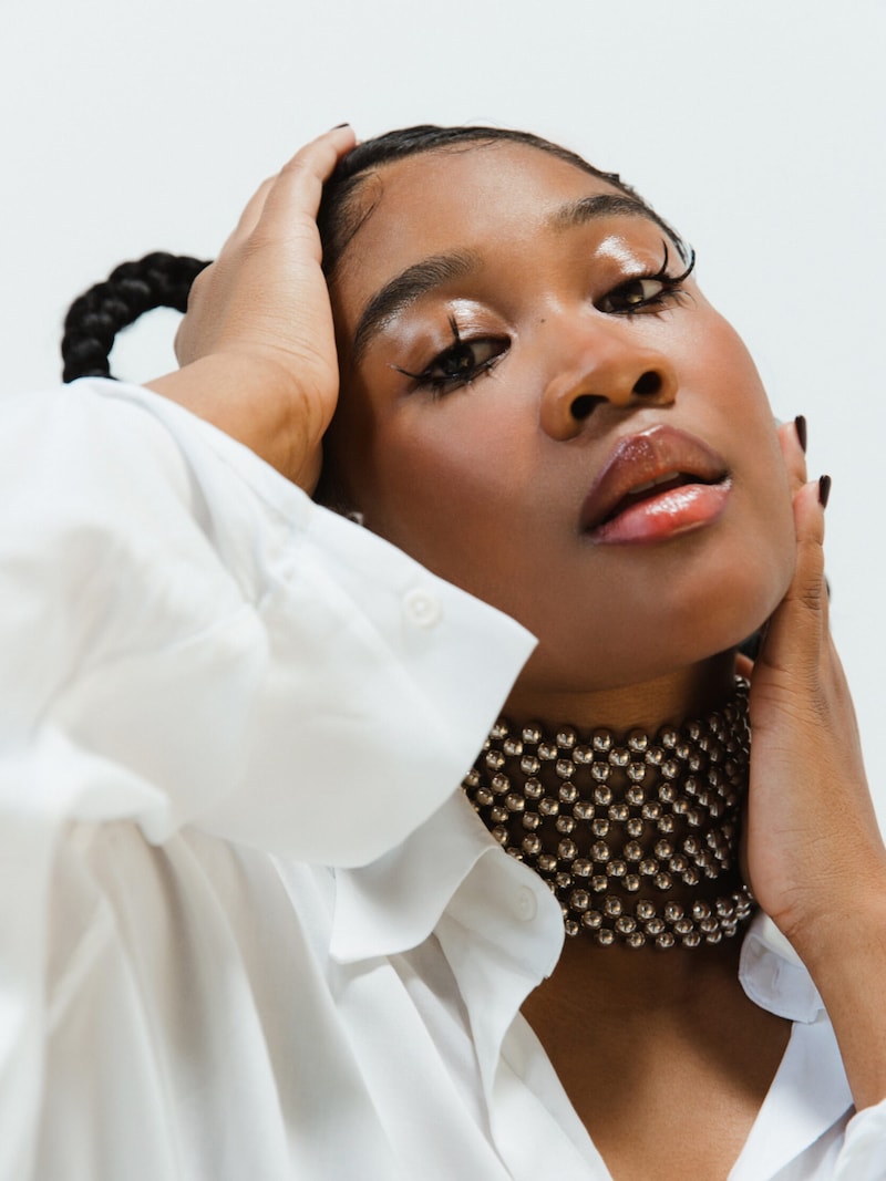 Rose May Alaba auf Solo-Tour: Ab 13. März gehts los mit Innsbruck, dann folgen München (14. März), Wien (15. März), Hamburg (25. April), Berlin (26. März) und Leipzig (30. April).  (Bild: Rebecca Dimeny)