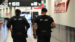Gegen die Mutter Evelyn T. wird wegen terroristischer Vereinigung und krimineller Organisation ...