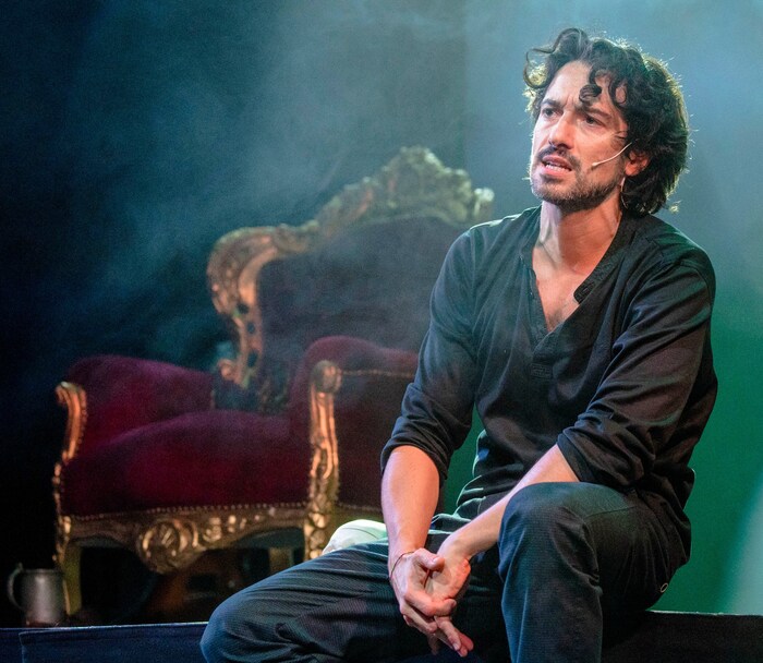 Neun Rollen spielt Bernardin insgesamt in dieser One-Man-Show