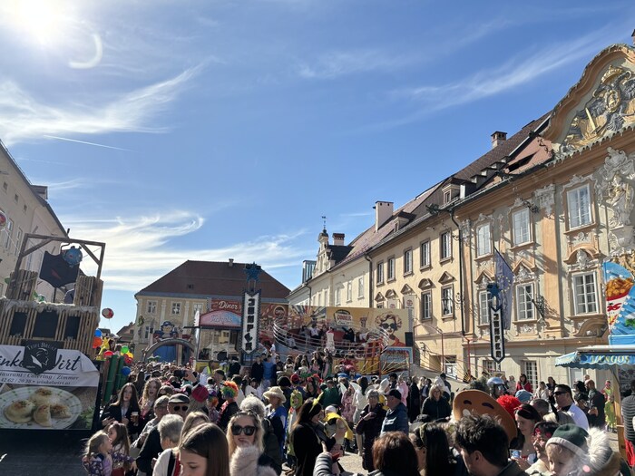 The town center was transformed into a huge carnival party.