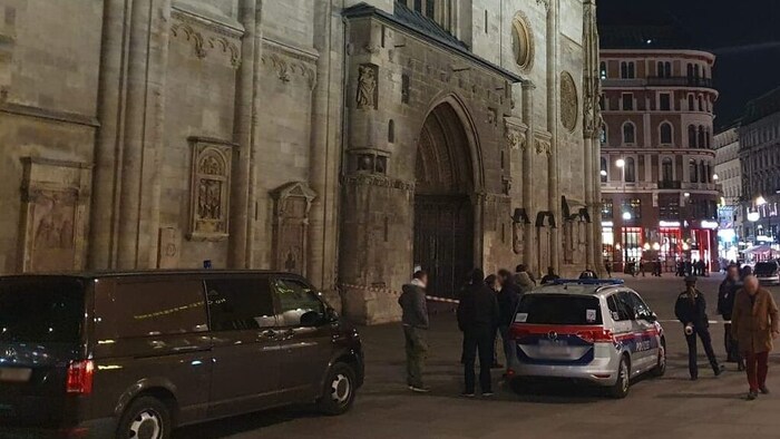 Die Polizei sperrte das Areal mit Bändern ab.