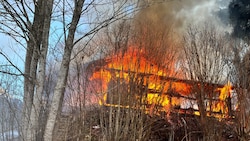 Haus stand in Vollbrand (Bild: Feuerwehr Pongau)