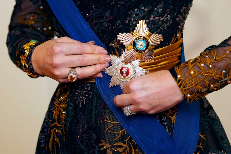 The special pieces of jewelry had not been worn for over a century. (Bild: EPA/IDA MARIE ODGAARD)