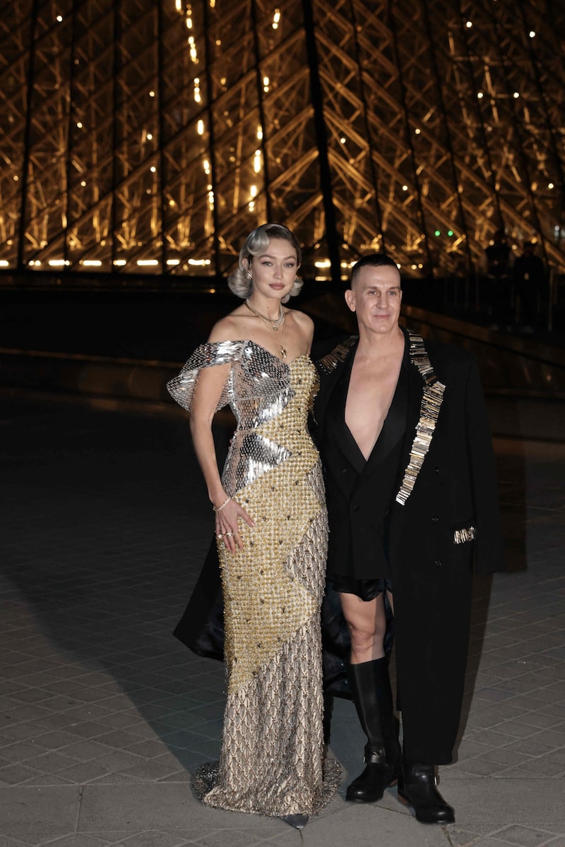 Gigi Hadid und Jeremy Scott (Bild: AFP/THIBAUD MORITZ)