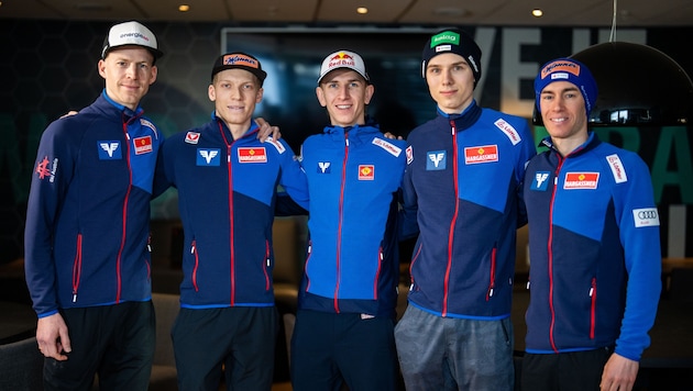 Österreichs Team bei der Nordischen Ski-WM: Michael Hayböck, Jan Hörl, Daniel Tschofenig, Maximilian Ortner und Stefan Kraft (v. li.). (Bild: GEORG HOCHMUTH)