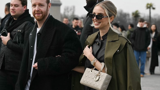 Model Leonie Hanne mit Parntner Alexander Galievsky und Dior-Bag  (Bild: ANNA KURTH)