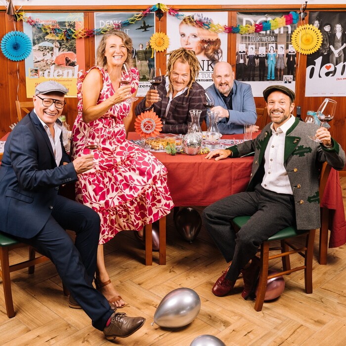 Die „Silberhochzeit“ feiern Birgit Denk und ihre Band in der Hofbühne Tegernbach in Schlüßlberg. ...