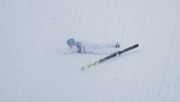 Thomas Rettenegger crashed in the first training on the large hill. (Bild: GEORG HOCHMUTH)