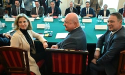 Der erste Ministerrat der Zuckerl-Koalition startete mit üppiger Besetzung.