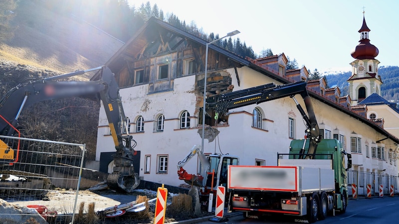 Work has been going on around the building since Wednesday. (Bild: Birbaumer Christof)