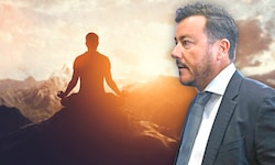 Einen Job im Häfn? René Benko soll sich lieber dem Yoga widmen – und stundenlang mit seinen ...