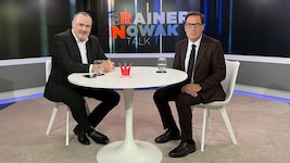 Hans Peter Doskozil war zu Gast bei Rainer Nowak auf krone.tv. Der mächtige Burgenländer will die Regierung an ihren Taten messen. Er ist jedoch skeptisch. (Bild: krone.tv)