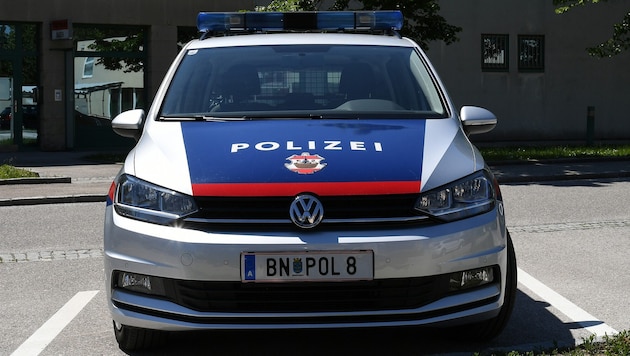 Die Stadtpolizei musste sich in Baden mit einem betrunkenen Faschingsnarren herumschlagen  (Bild: P. Huber)